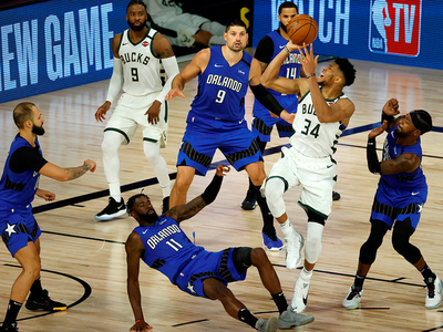 Bucks y Lakers empatan sus series; Rockets y Heat se ponen 2-0
