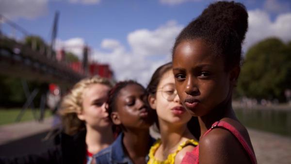 Las disculpas de Netflix por usar fotos inapropiadas de niñas en la promoción de una polémica película - Megacadena — Últimas Noticias de Paraguay