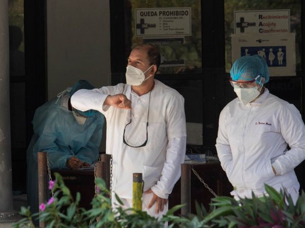 El día a día de los enfermeros: Ya no van al baño ni toman líquidos cuando quieren
