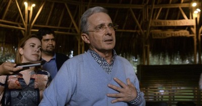 Álvaro Uribe agradece a políticos paraguayos por el apoyo