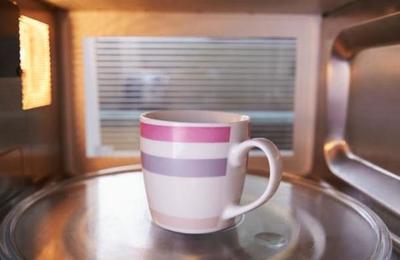 No deberías calentar el té en el microondas y esta es la razón - C9N