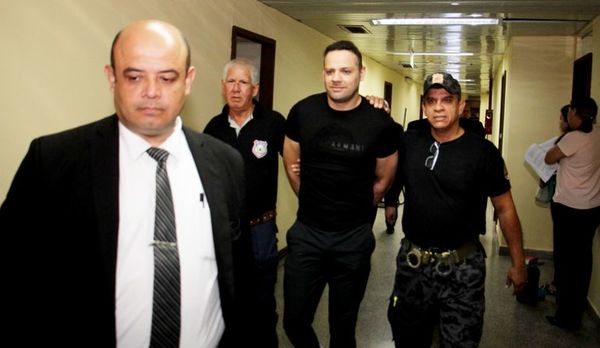 Cucho, con COVID-19, permanecerá en Tacumbú - Nacionales - ABC Color