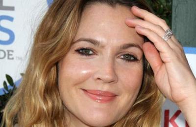 Drew Barrymore confirma que robaron el cadáver de su abuelo para llevarlo a una fiesta - SNT