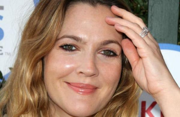 Drew Barrymore confirma que robaron el cadáver de su abuelo para llevarlo a una fiesta - C9N