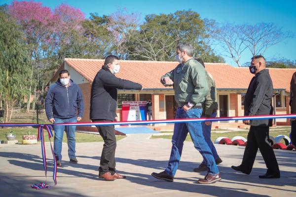 Mario Abdo inauguró mejoras en escuelas de Paraguarí - El Trueno