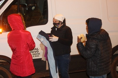 Entregan abrigos y alimentos a personas en situación de calle - Noticde.com