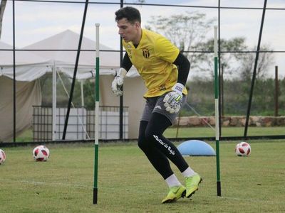 Gaspar Servio renovó contrato con Guaraní