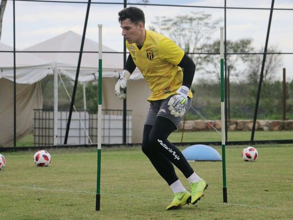 Gaspar Servio renovó contrato con Guaraní