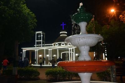 Nueva iluminación de la Parroquia de San Juan Nepomuceno - Nacionales - ABC Color