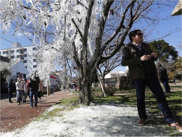 Ola  de frío causa nevadas en Brasil en frontera con Paraguay