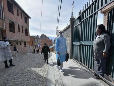 Un "megarastrillaje" casa por casa ante el aumento de Covid-19 en La Paz