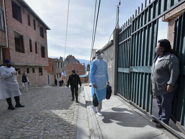 Un "megarastrillaje" casa por casa ante el aumento de Covid-19 en La Paz