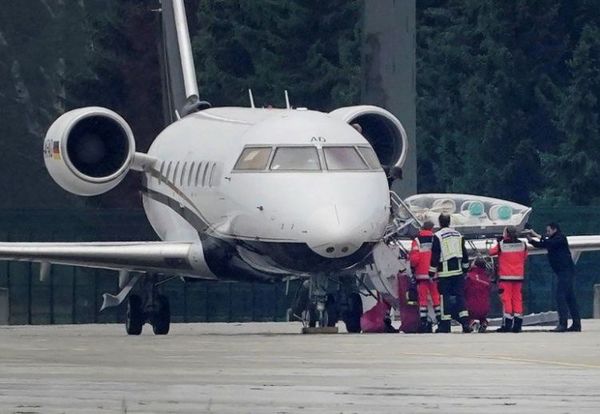 Opositor ruso en coma, estable tras aterrizar en Alemania