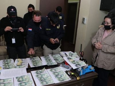 Luque: Allanan estudio jurídico y detienen a tres personas por extorsión