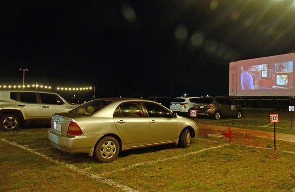 Autocines se manifiestan contra la “cuarentena social” - Cine y TV - ABC Color