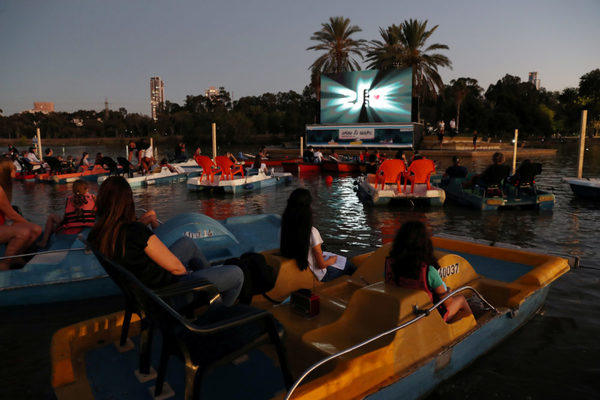 Israel inaugura un cine flotante adaptado a las restricciones por la pandemia » Ñanduti