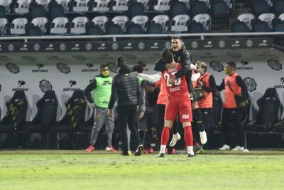 “Le dijeron de todo al técnico, parecía la voz de Trovato, salvo que esté Carlitos el hombre de las mil voces” - Guaraní - ABC Color
