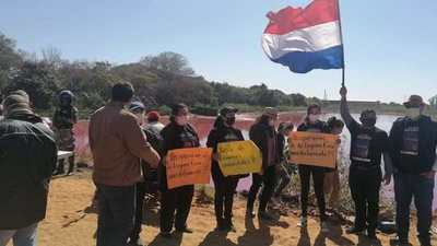 Acusan a ministerio de "hacer teatro" para no tomar medida sobre contaminación de laguna - ADN Paraguayo
