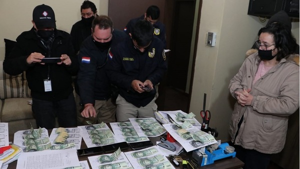Abogado detenido junto a dos personas por presunta extorsión