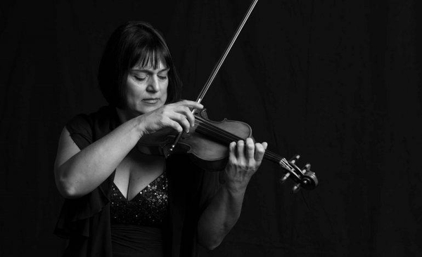 HOY / Violinista canadiense, invitada especial en la OSCA Digital