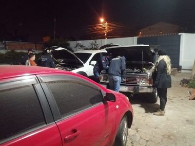 Imputan a abogado por vehículos lujosos con documentos supuestamente clonados