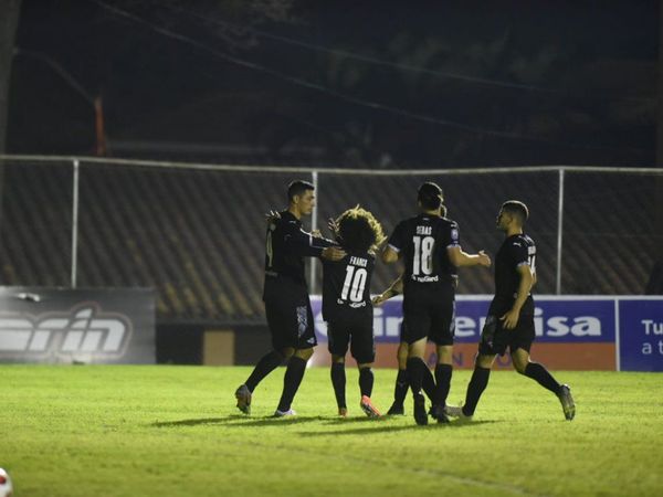 Libertad gana sobre el final y se mantiene en la pelea