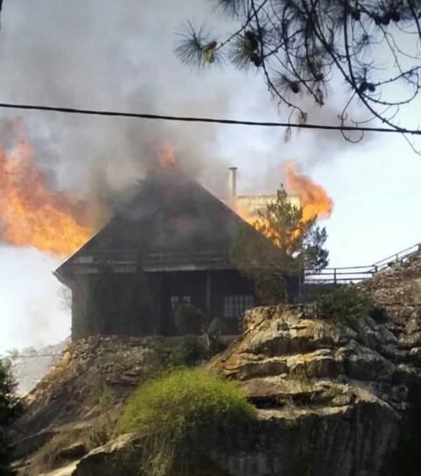 Importante sitio turístico de Itacurubi de la Cordillera fue afectado por un incendio - Nacionales - ABC Color