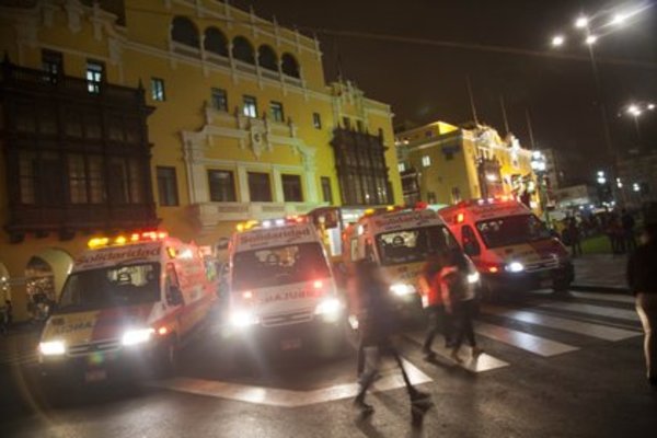 Trece muertos y 6 heridos por avalancha humana en fiesta clandestina en Perú » Ñanduti