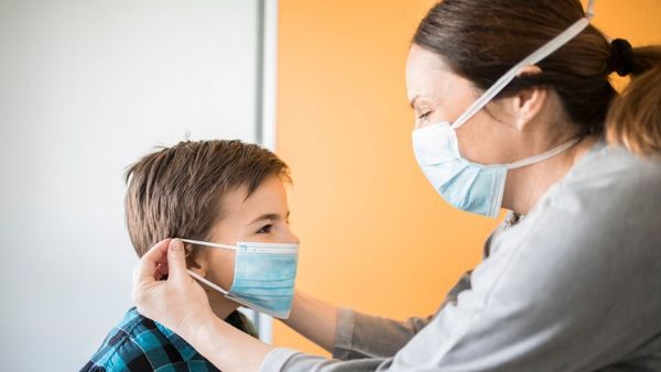La OMS recomienda que los niños usen mascarillas "en las mismas condiciones que los adultos" a partir de los 12 años » Ñanduti