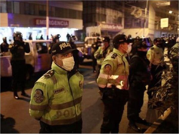 Trece muertos y seis heridos por avalancha humana en fiesta clandestina en Perú