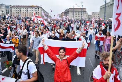 Decenas de miles de bielorrusos protestan contra gobierno de Lukashenko - Mundo - ABC Color