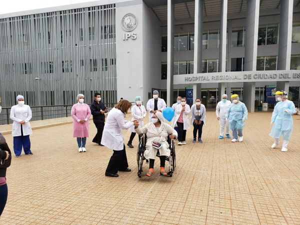Suman 15 pacientes con Covid-19 tratados con plasma en el país