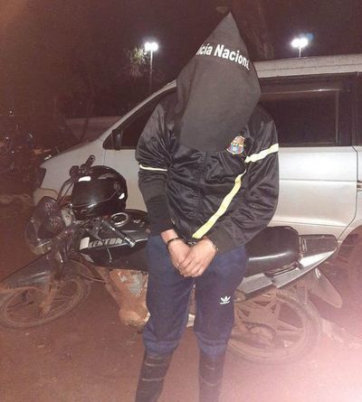 Cae motochorro acusado de asaltar a una mujer en Ciudad del Este - ABC en el Este - ABC Color
