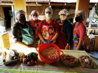 Mujeres de Yabebyry producen chorizo y hamburguesa de pescado