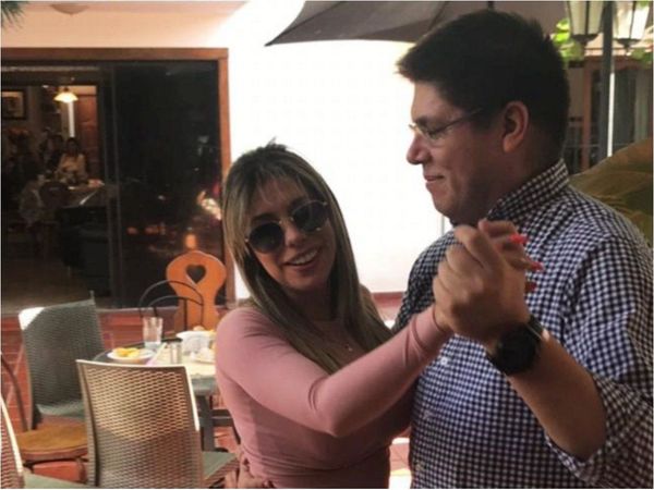 Aceptan renuncia de Portillo tras dardos por ir a festejo sin barbijo