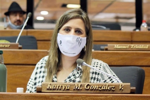 Diputada sostiene que le queda poco tiempo a Mazzoleni si no cambia de estrategia