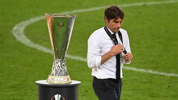 El peor momento de Conte: estafado y a punto de salir del Inter