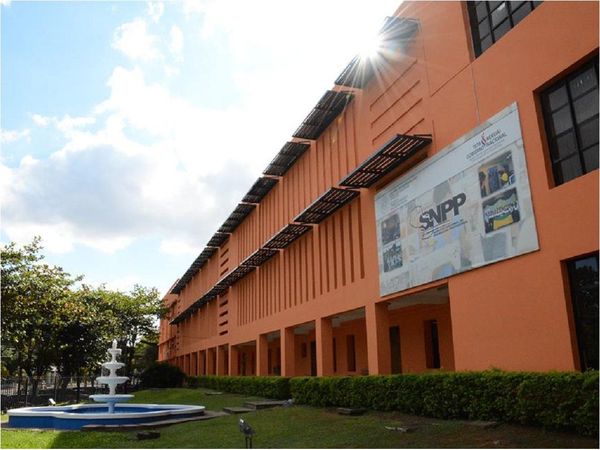 Confirman tres casos de Covid-19 en el SNPP