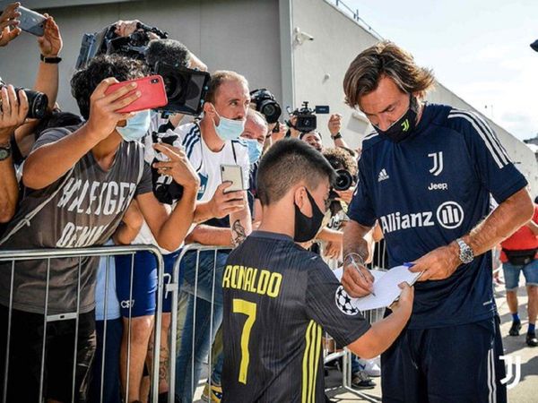 Comienza la era Pirlo en la Juventus con "entusiasmo"