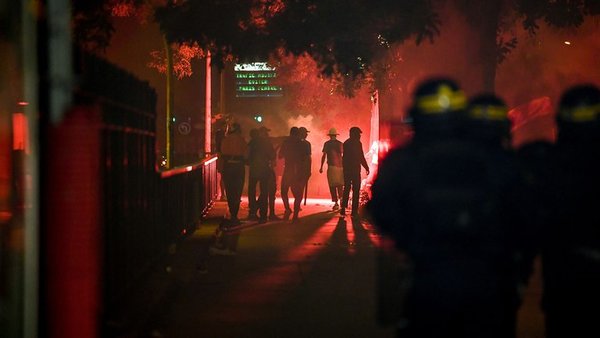 Disturbios en las calles y comercios atacados: Las imágenes de los incidentes en París, tras derrota del PSG - Megacadena — Últimas Noticias de Paraguay