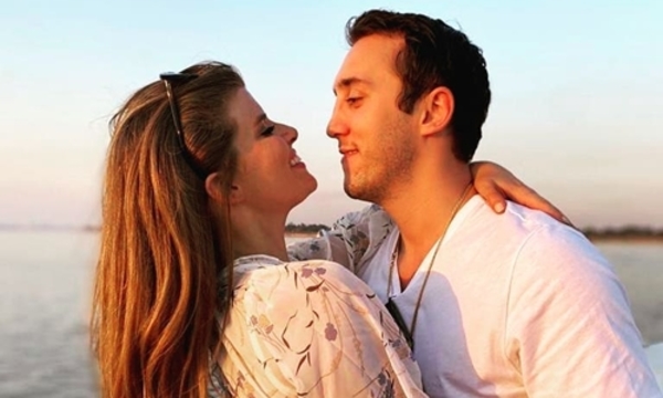 El esposo de Sol Cartes ofrece dinero como reparación social por la boda