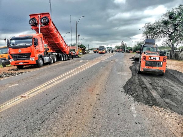 Ampliación: Mejoran transitabilidad de la Transchaco y asisten con agua potable a comunidades