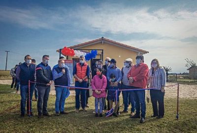 Presidente inaugura viviendas en Canindeyu.