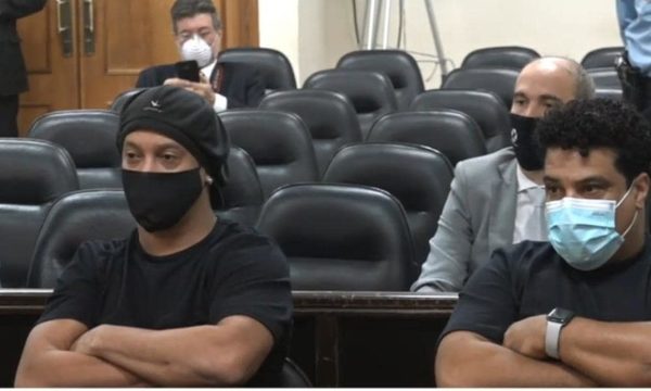 Pago de US$ 200.000, Ronaldinho y Roberto libres, 5 meses y 20 días después