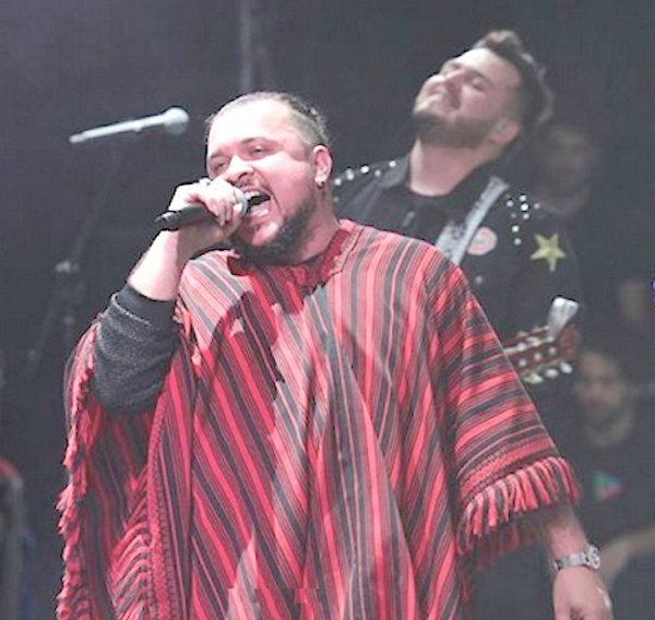 Cantante Dany Meza herido tras feroz choque