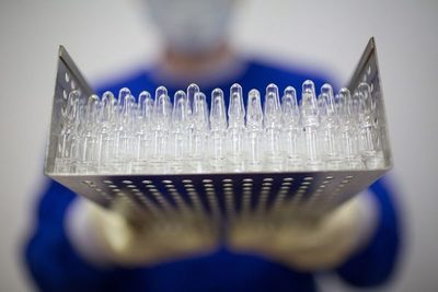 Moderna entregaría dosis de vacuna contra el covid a UE