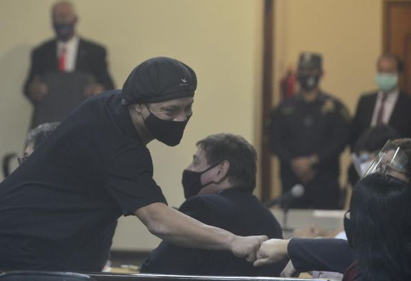 Conceden libertad a Ronaldinho y su hermano Roberto - Nacionales - ABC Color