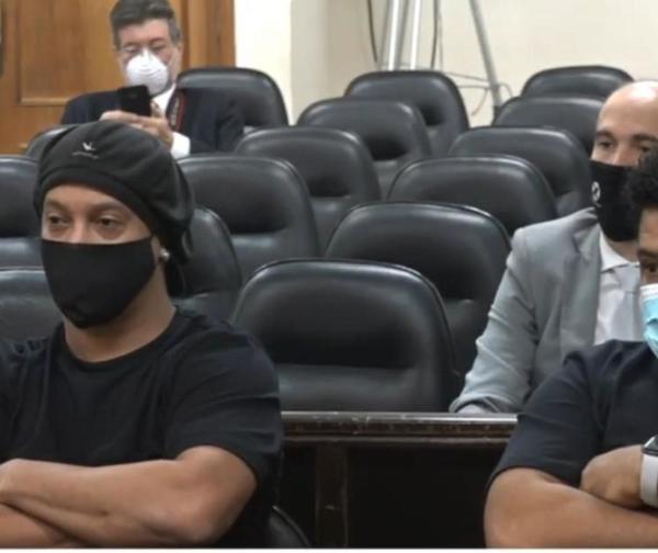 Ronaldinho y su hermano recuperan su libertad