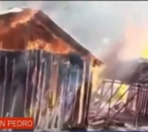 Humildes comerciantes lo pierden todo tras incendio de su casa - Paraguay.com