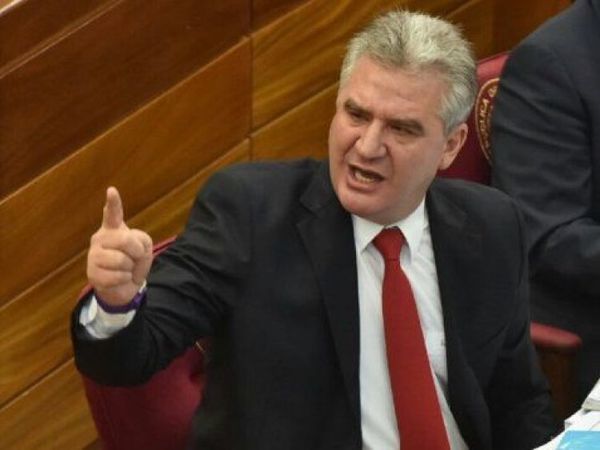 Senador Enrique Bacchetta: Mazzoleni es el que tiene que renunciar